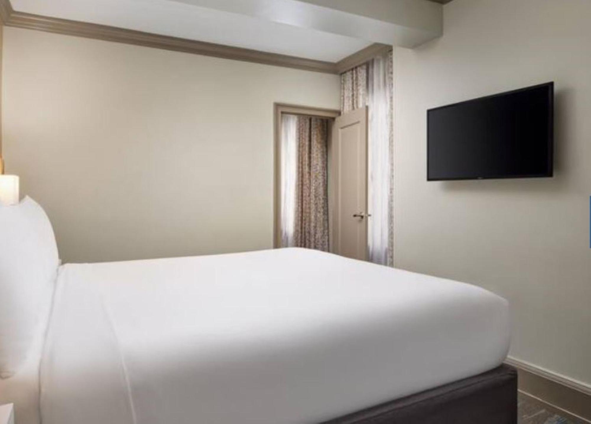 Hampton Inn & Suites New Orleans Canal St. French Quarter Extérieur photo